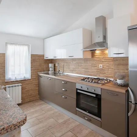 Three-bedroom In アパート