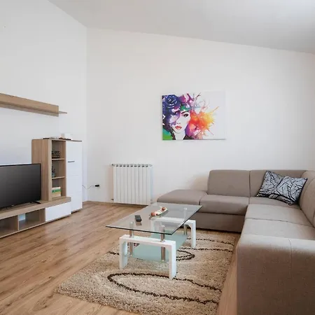 Three-bedroom In Apartment